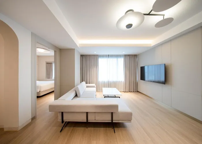 Hotel Eliena Gangnam 4*